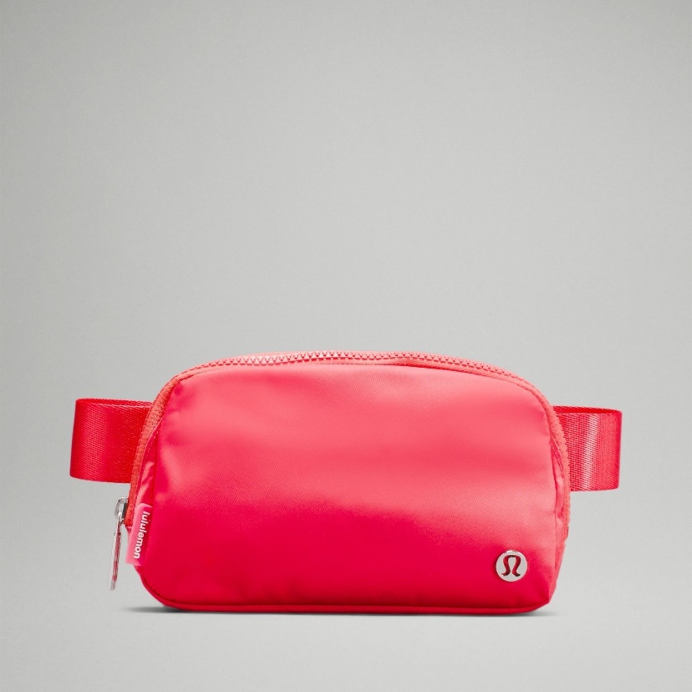🍓lululemon everywhere belt bag
